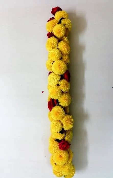 Thick Yellow Samanthi (Chrysanthemum) Deity Garland